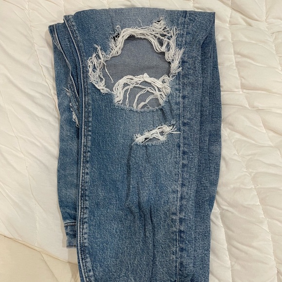 AMERICAN EAGLE RIPPED JEANS - Picture 2 of 2